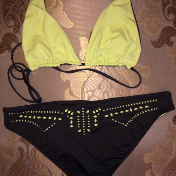 LOVELY L Space bikini set! Top is S & bottom L 😍 - Picture 4 of 6